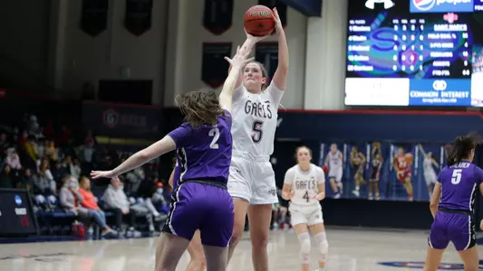 Maddy Holland pull up jumper vs. Portland
