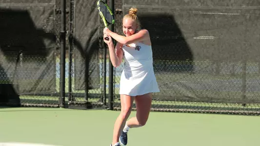 Kozyreva with a two-handed backhand