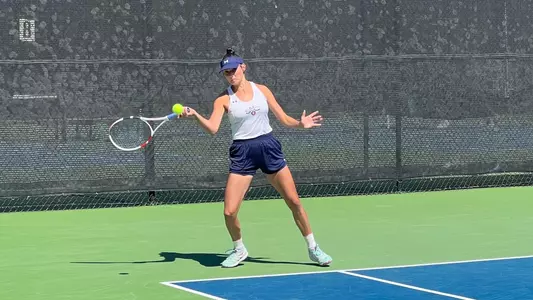 Julia Ronney open hand shot