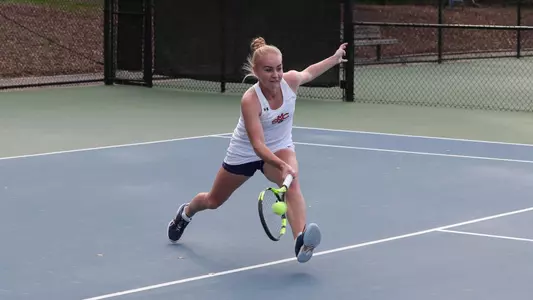 Kozyreva charging a ball mid court