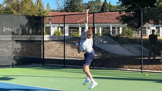 Mathis Moysan leaping serve