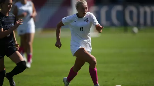 Emily Jensen pushes upfield against Gonzaga