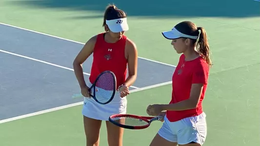 Daries and Dong chatting