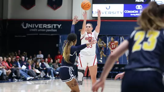 Bamberger three pointer vs. UCSD