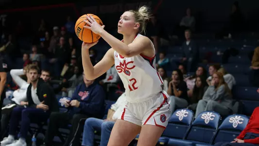 Ruby Vlahov shoots a corner 3