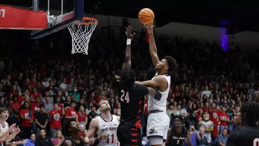 Joshua Jefferson Hook Shot vs Stan State