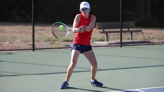 Jamie Pope returns shot