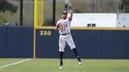 Bill Ralston leaping grab at third