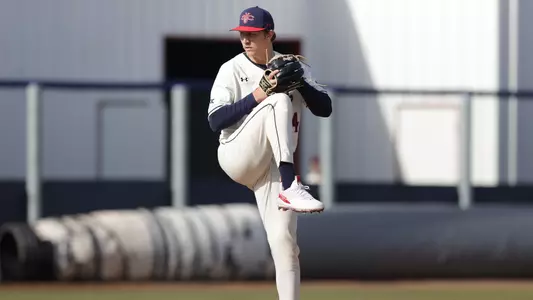 Eaquinto winds up in season opener