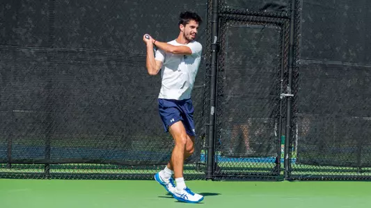 Caelan Potts two-handed swing