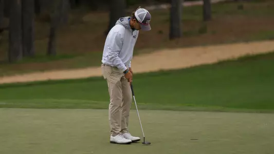 Mitchell Hoey lining up putter