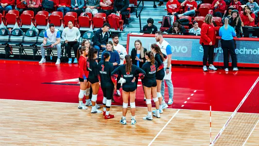 VB vs. NC State Huddle