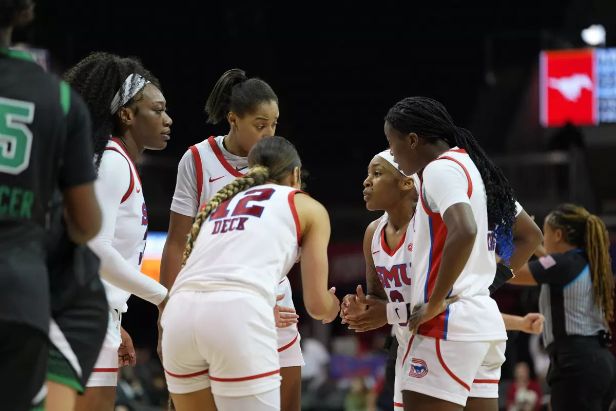 SMU huddle wbb vs UNT