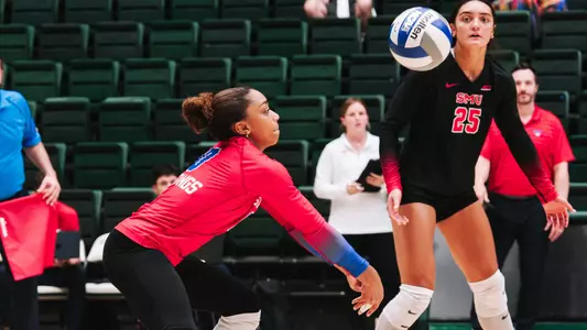 Victoria Harris dig vs. UC Davis 8/30