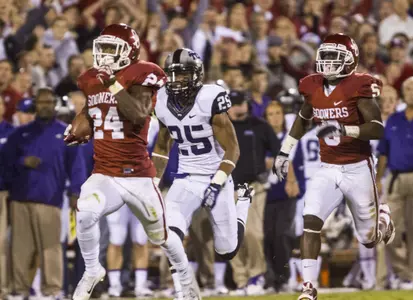 Clay's Late TD, Defense Carry OU to 5-0