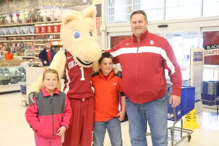 Three-Day Fansgiving Festivities Set