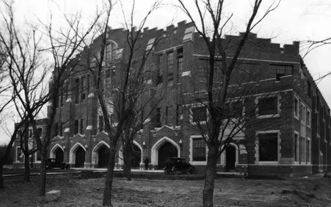 10 Memorable Field House Games