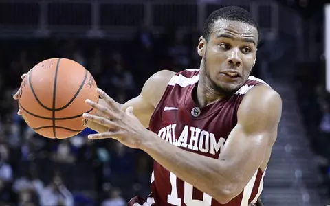 Defense Lifts Sooners to 64-52 Victory