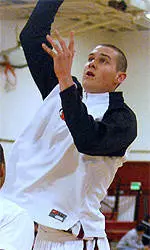 Men's Basketball Signs Junior College Big Man Arent