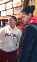 Sooners Volunteer Time at Local Charity