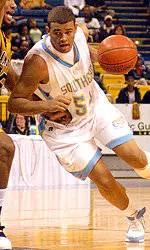 Honoré Joins Men's Hoops Team