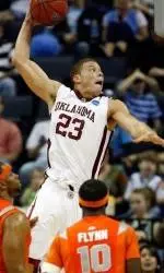 Griffin Wins Oscar Robertson Trophy