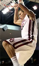 Men's Hoops Jumps a Spot to No. 4