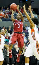 Media Picks Women's Hoops Preseason No. 15