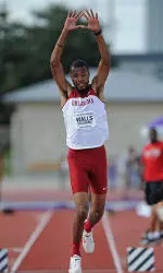 Bolton Third, Bennett Fifth in Pole Vault at Arkansas