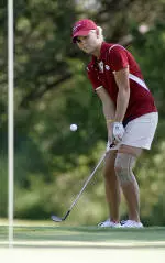 Sooner Duo Starts Strong at Hooter's Team Championship