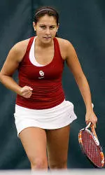 Women's Tennis Splits for Weekend Action