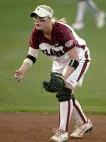 Softball Wraps Up Weekend with Win