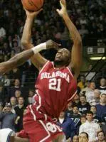 No. 4 Villanova Knocks Off Men's Basketball