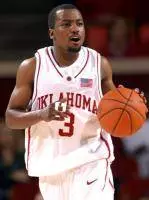 Sooners Hold Off Bears in Waco, 65-61