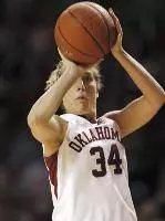 Missouri Upsets Women's Hoops, 77-65