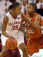 Sooners Fall in Final Game of Regular Season, 57-54