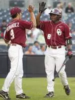 Baseball Hosts UTA in Doubleheader