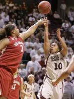 Aggies Upset Sooners, 78-68