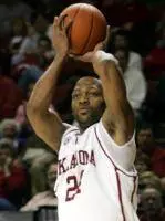 Sooners Fall by Two to No. 3 Kansas