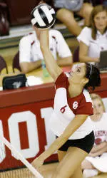 Volleyball Edges TCU, 3-2