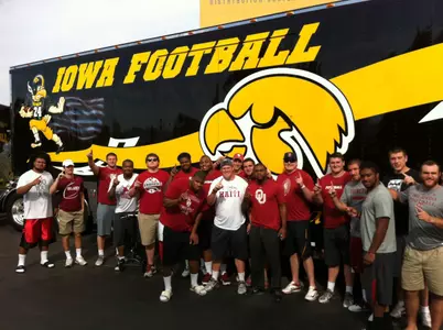 OU, Iowa Team Up at Regional Food Bank