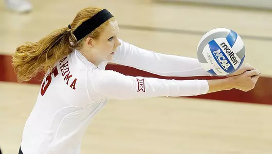 Volleyball Takes Down Baylor in Four