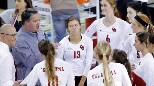 Volleyball Visits Baylor Saturday Night