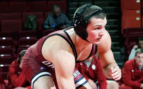 Glass, Larson Win Titles in Hawaii