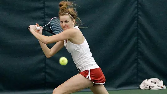 Seniors Shine as OU Tops Illinois