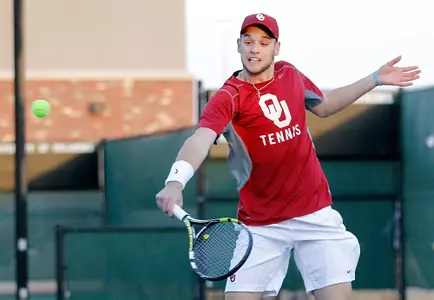 Longhorns Edge Sooners