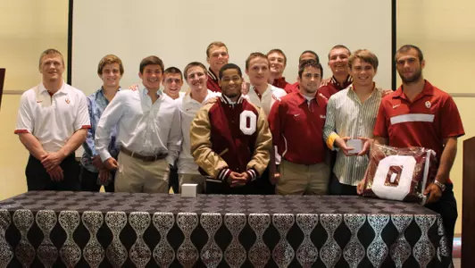 Wrestling Celebrates Season at Banquet