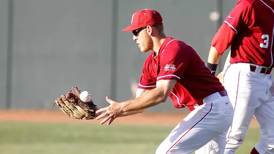 Baseball Narrowly Defeated by Baylor