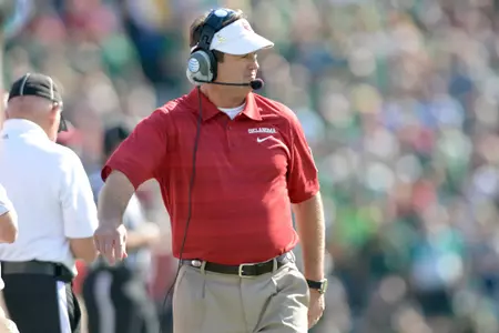 Stoops Adds Cooks and Simmons to Staff