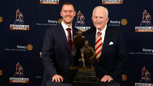 Lincoln Riley Wins Broyles Award